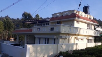 Jmg Grand Resort Kaircombai Kotagiri,Kotagiri>>Coonoor,2 star