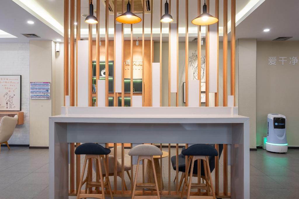 hanting hotel guangzhou yantang metro station