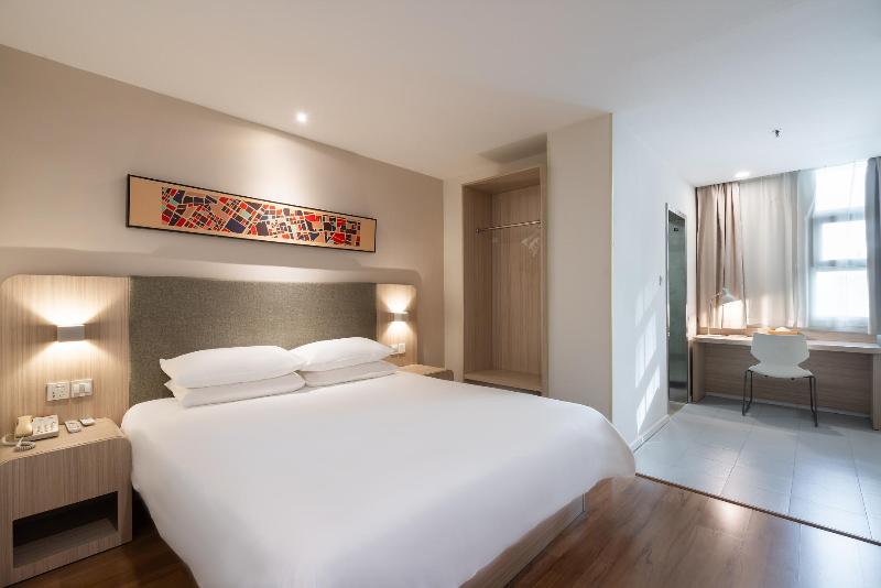 hanting hotel guangzhou yantang metro station