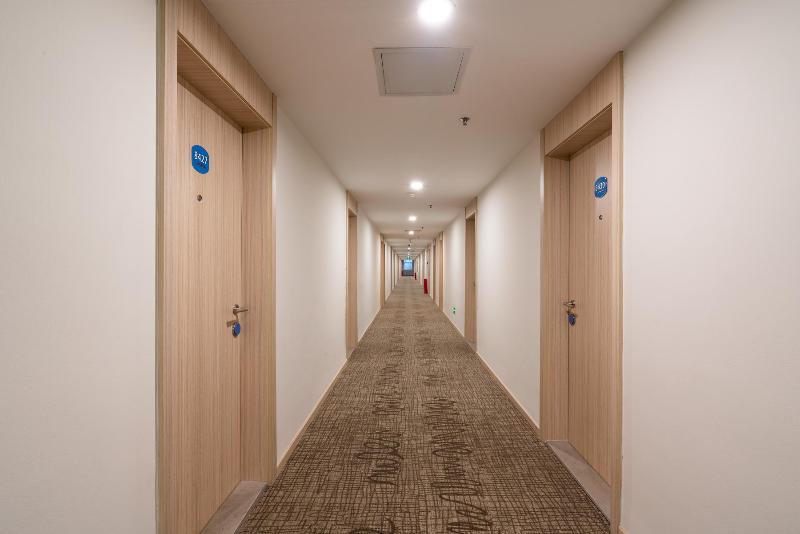 hanting hotel guangzhou yantang metro station