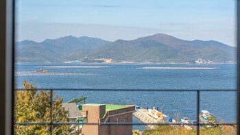 geoje island ahat spa pension