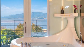 geoje island ahat spa pension
