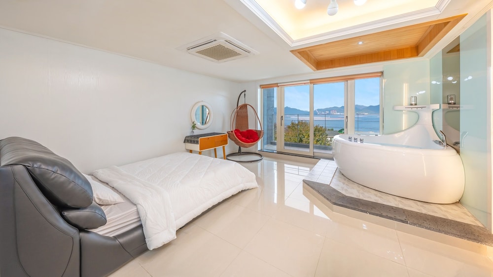 geoje island ahat spa pension