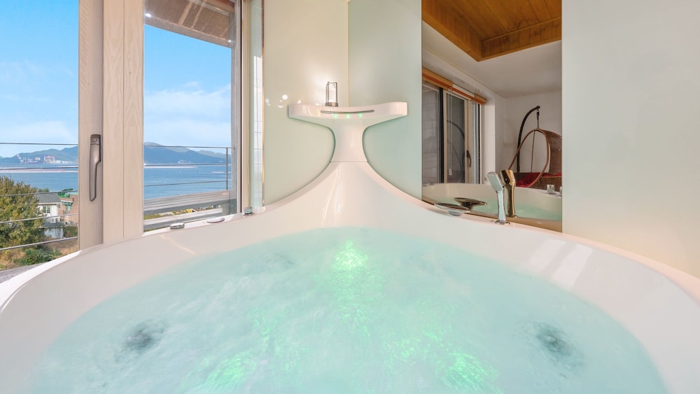 geoje island ahat spa pension