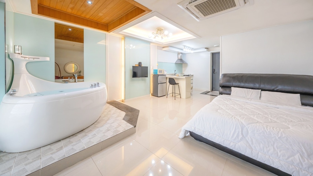 geoje island ahat spa pension