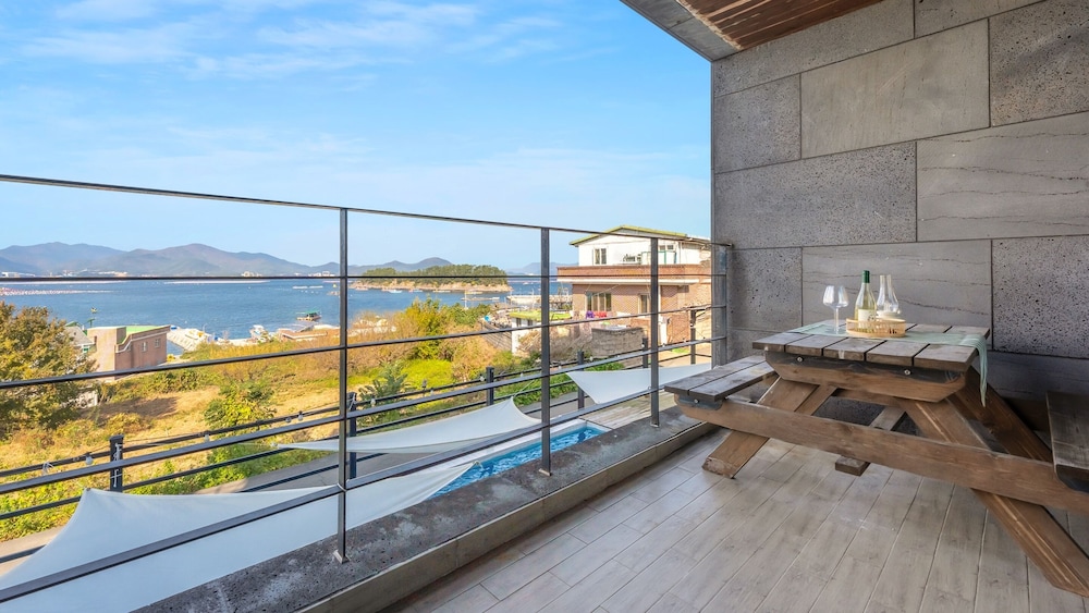 geoje island ahat spa pension