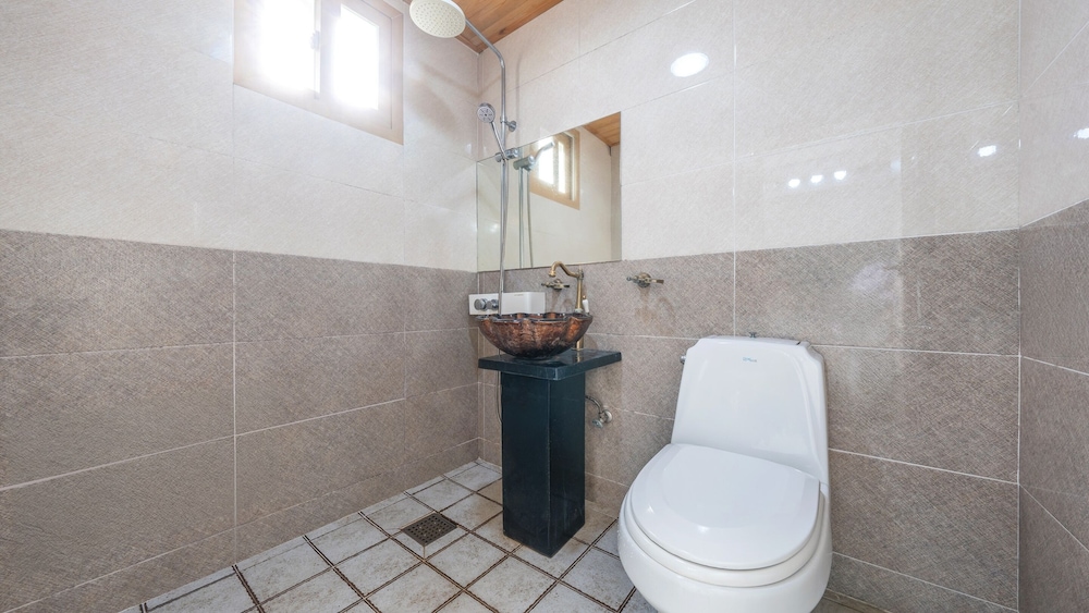 geoje island ahat spa pension