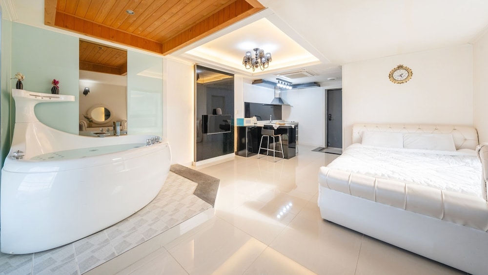 geoje island ahat spa pension