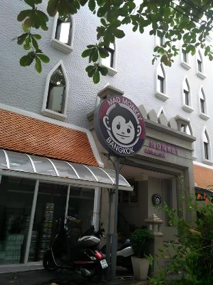mad monkey hostel bangkok rambuttri village khaosan area