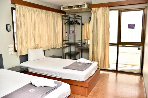mad monkey hostel bangkok rambuttri village khaosan area