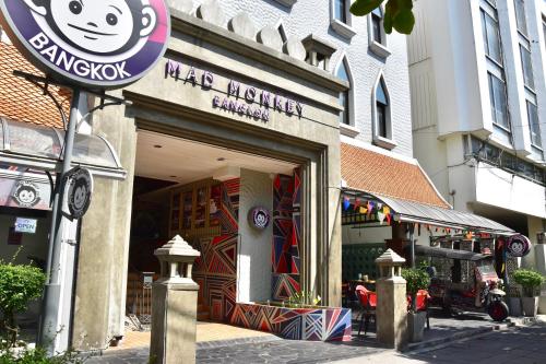 mad monkey hostel bangkok rambuttri village khaosan area