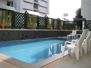 mad monkey hostel bangkok rambuttri village khaosan area
