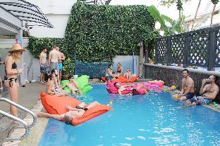 mad monkey hostel bangkok rambuttri village khaosan area