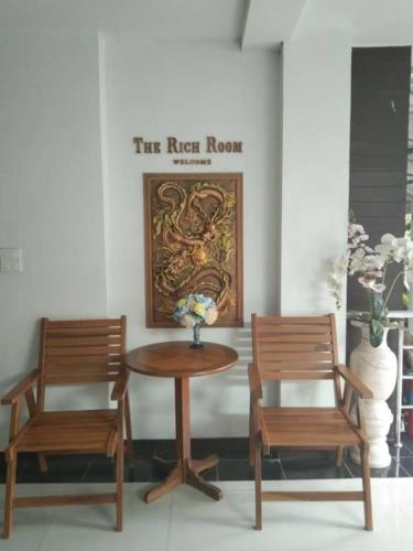 the rich room