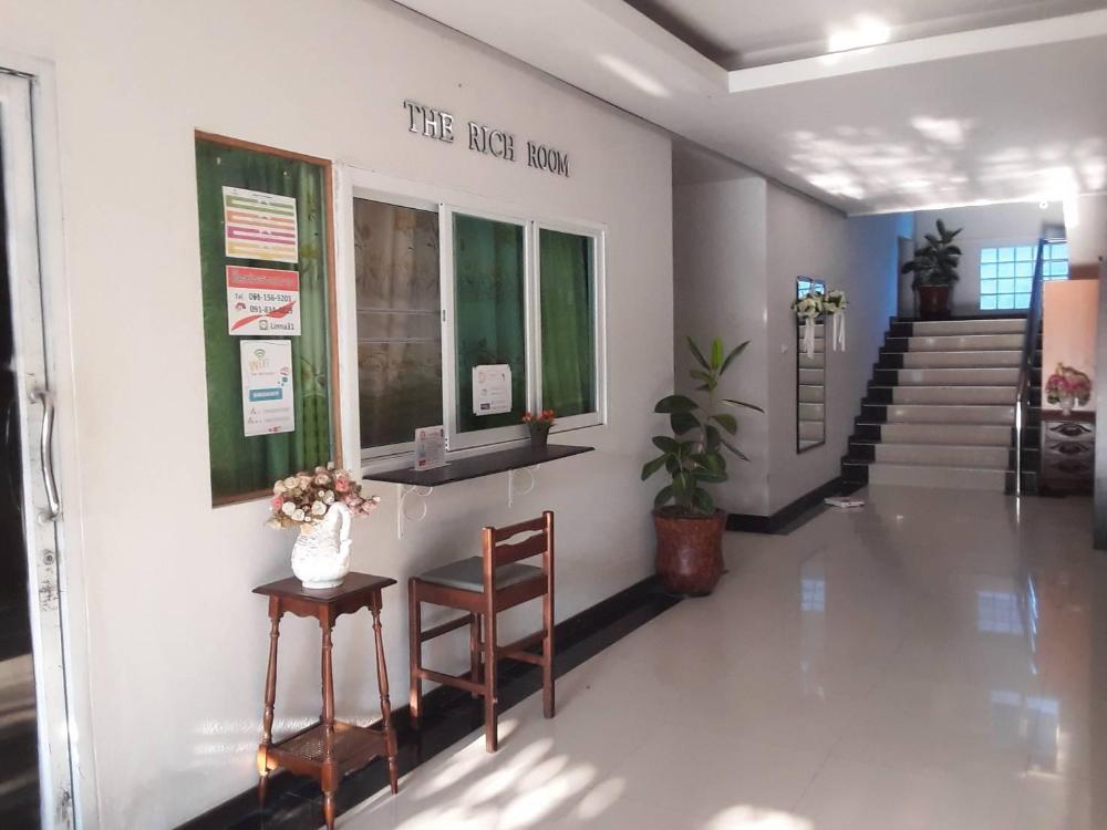 the rich room