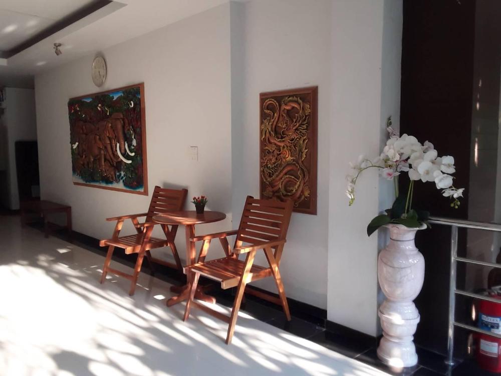 the rich room