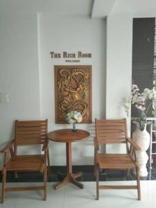 the rich room
