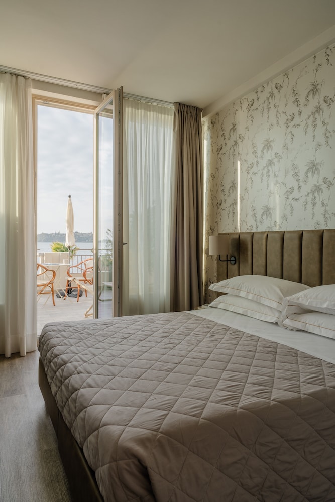 hotel du lac