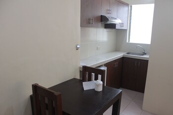 joyce apartelle kalentong