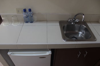 joyce apartelle kalentong