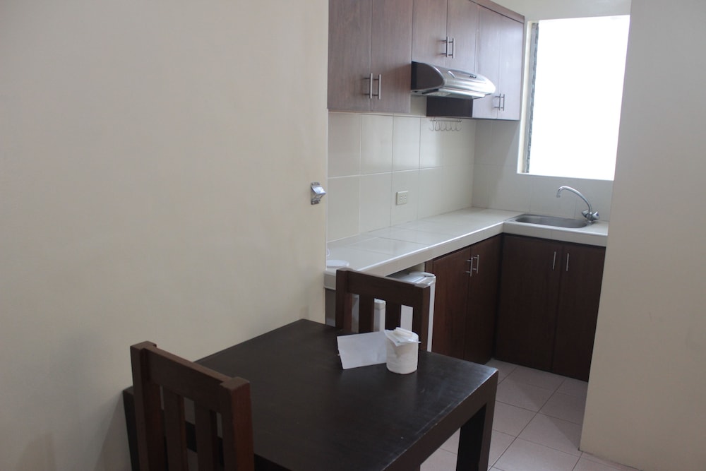 joyce apartelle kalentong