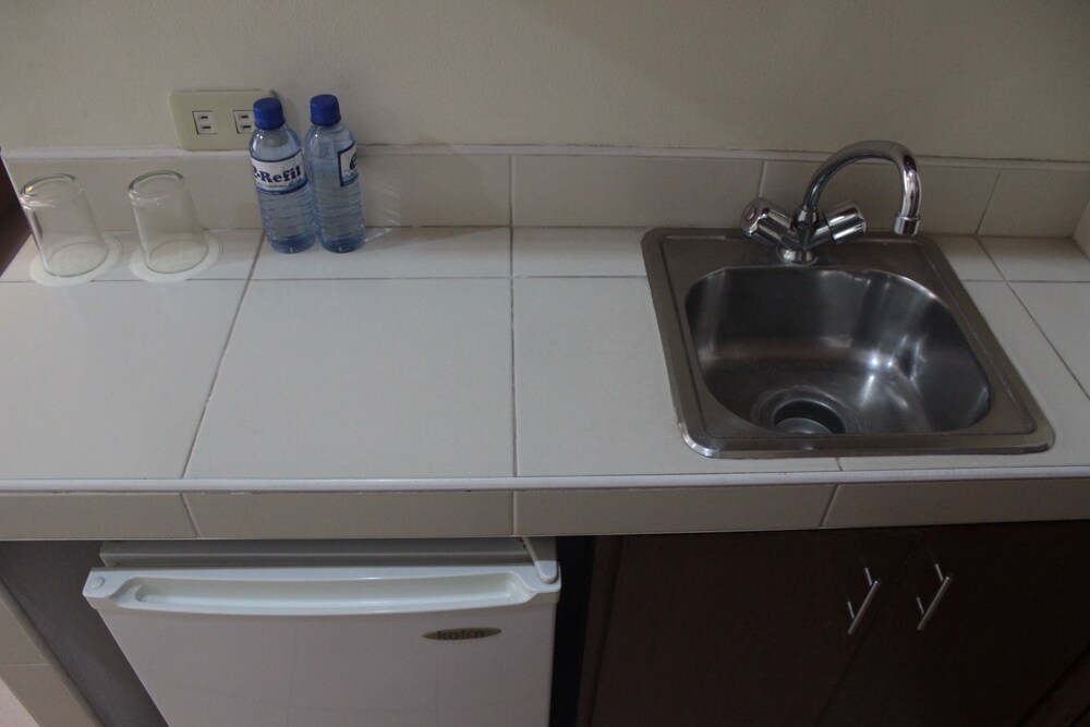 joyce apartelle kalentong