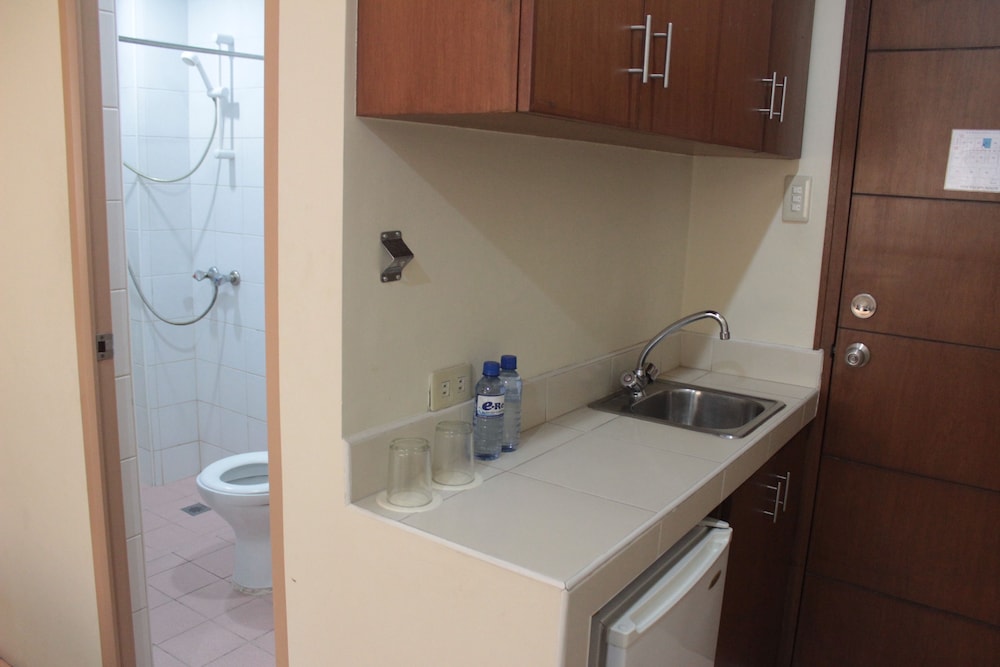 joyce apartelle kalentong