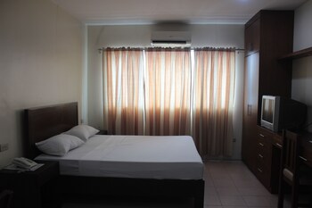 joyce apartelle kalentong