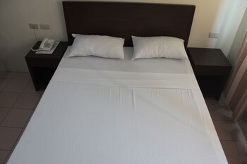 joyce apartelle kalentong