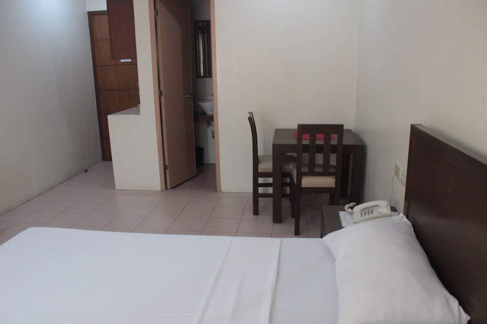 joyce apartelle kalentong