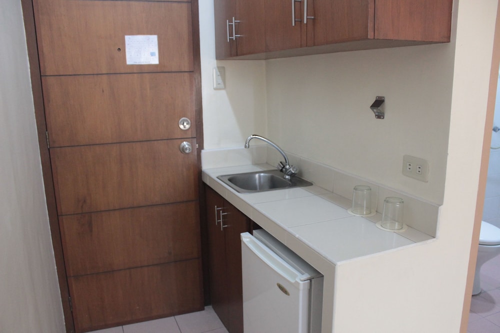 joyce apartelle kalentong