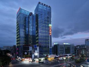 Vienna Hotel (Lingshan Liufengshan Pedestrian Street),China>>Qinzhou,3 star