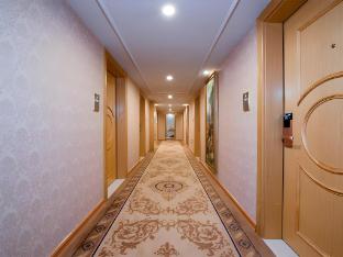 Vienna Hotel (Lingshan Liufengshan Pedestrian Street),China>>Qinzhou,3 star