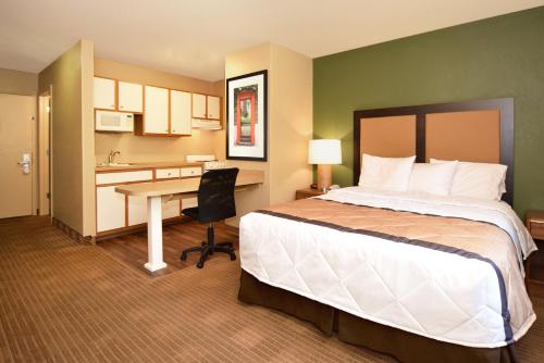 hometowne studios and suites by red roof greensboro