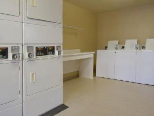 hometowne studios and suites by red roof greensboro