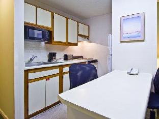 hometowne studios and suites by red roof greensboro