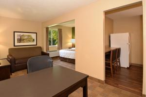 hometowne studios and suites by red roof greensboro