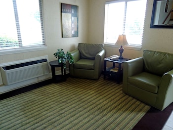 Hometowne Studios & Suites By Red Roof Greensboro,Guilford County>>Greensboro,2 star