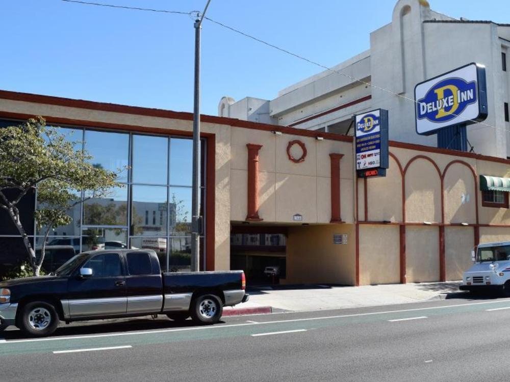 deluxe inn hawthorne