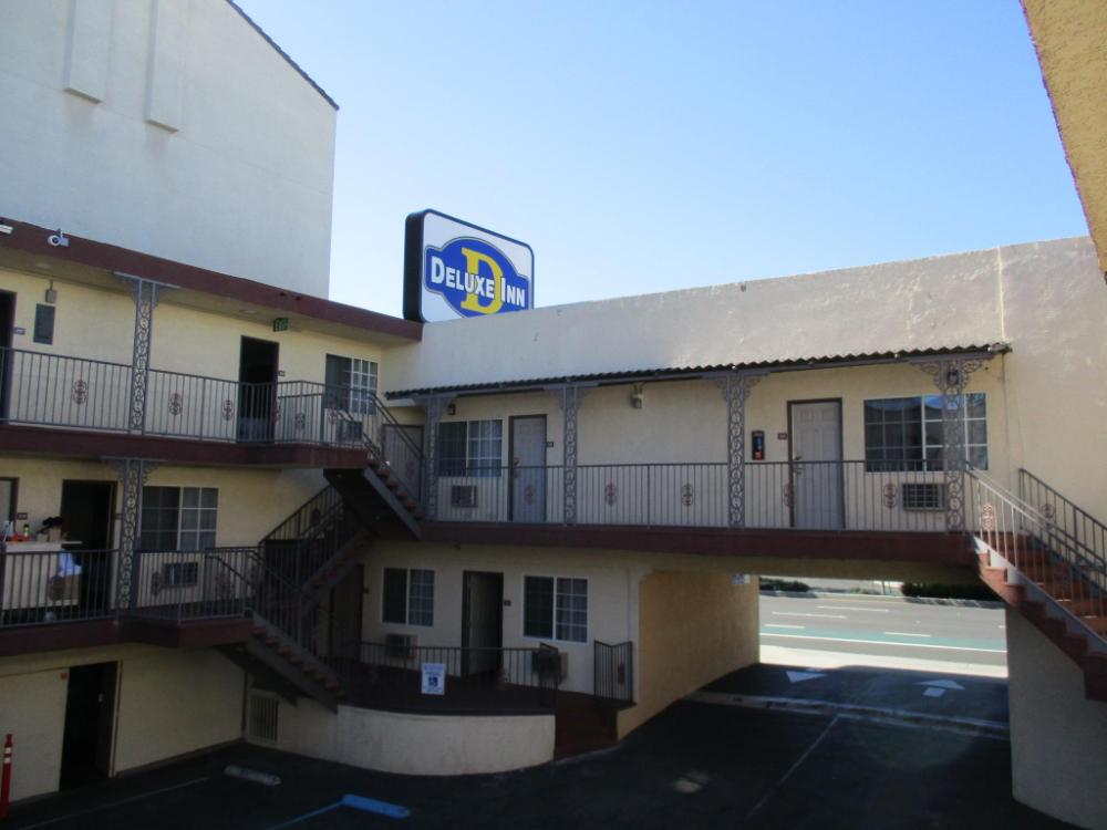 deluxe inn hawthorne