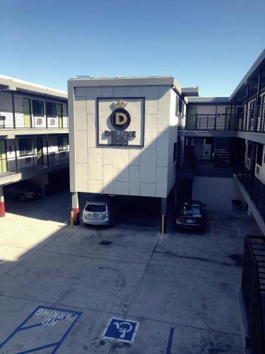 deluxe inn hawthorne