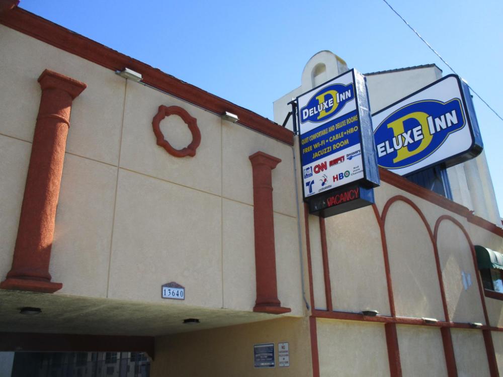 deluxe inn hawthorne