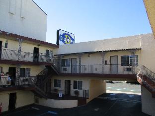 deluxe inn hawthorne