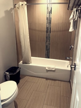 deluxe inn hawthorne
