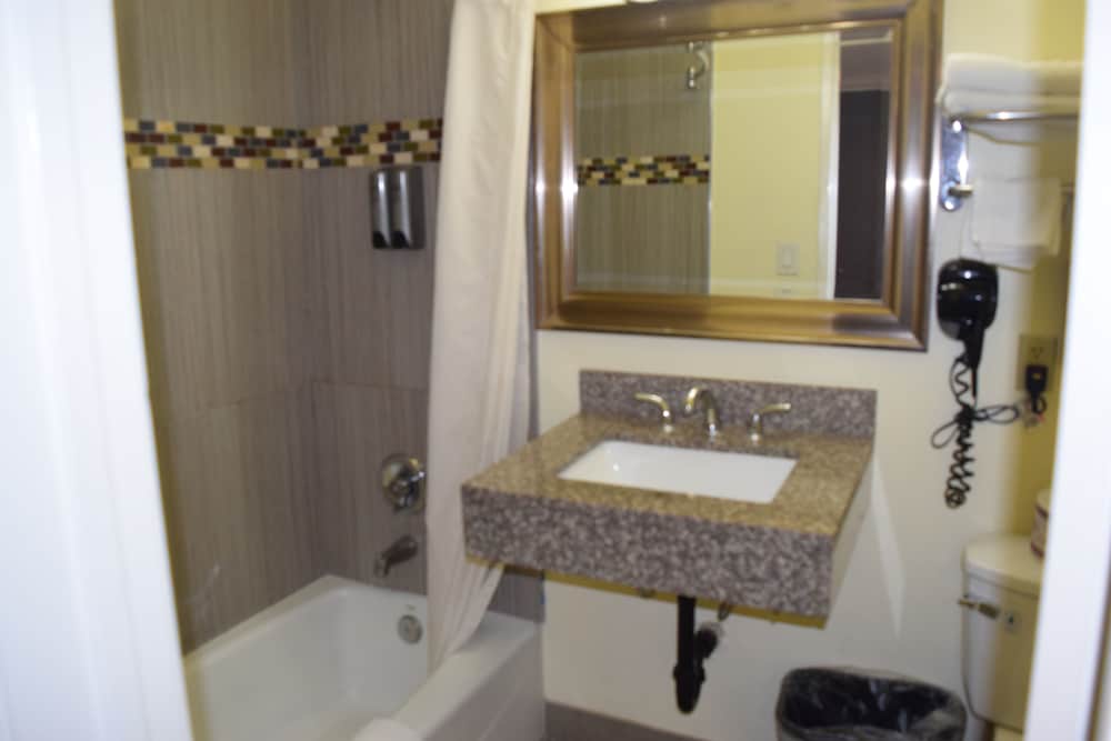 deluxe inn hawthorne