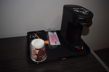 deluxe inn hawthorne