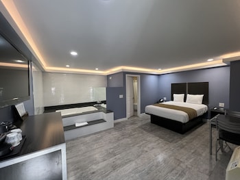 deluxe inn hawthorne