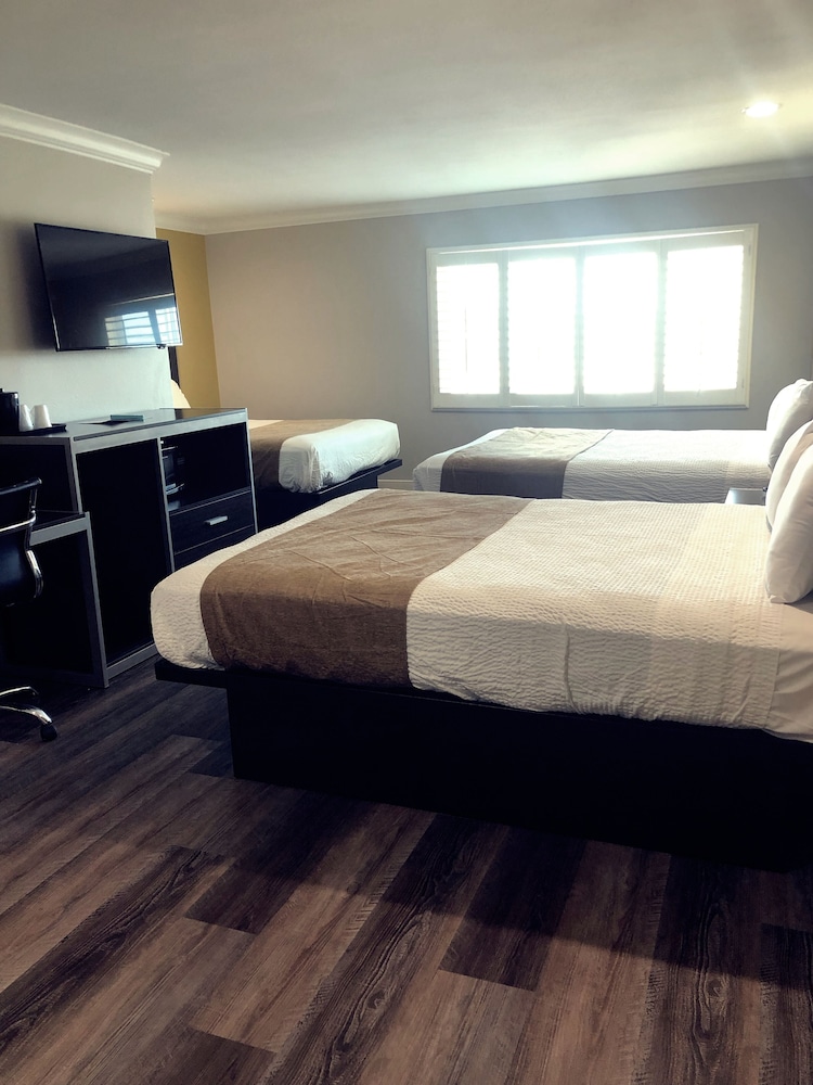 deluxe inn hawthorne