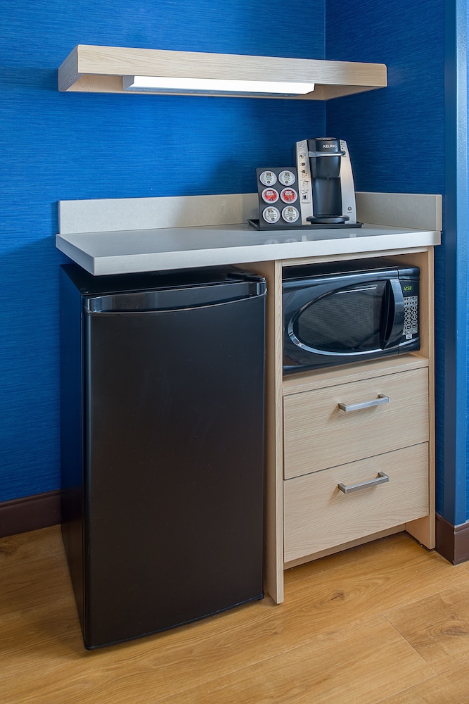 holiday inn express and suites halifax bedford by ihg