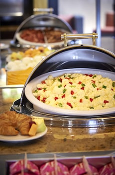 staybridge suites hamilton downtown by ihg